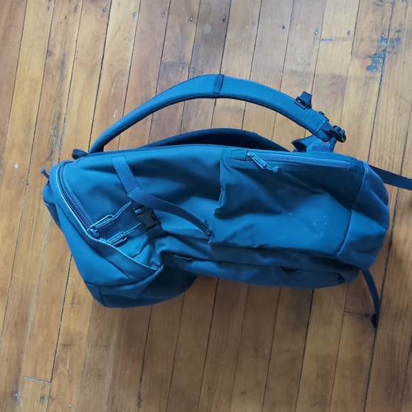 Fjallraven ulvo 30L Backpack - Picture 2 of 9
